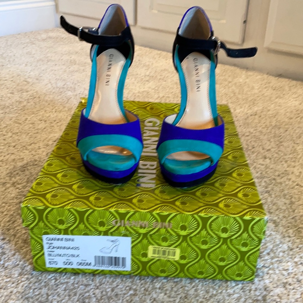 Gianni Bini size 6.5 Johanna heel. Blue/black/teal suede